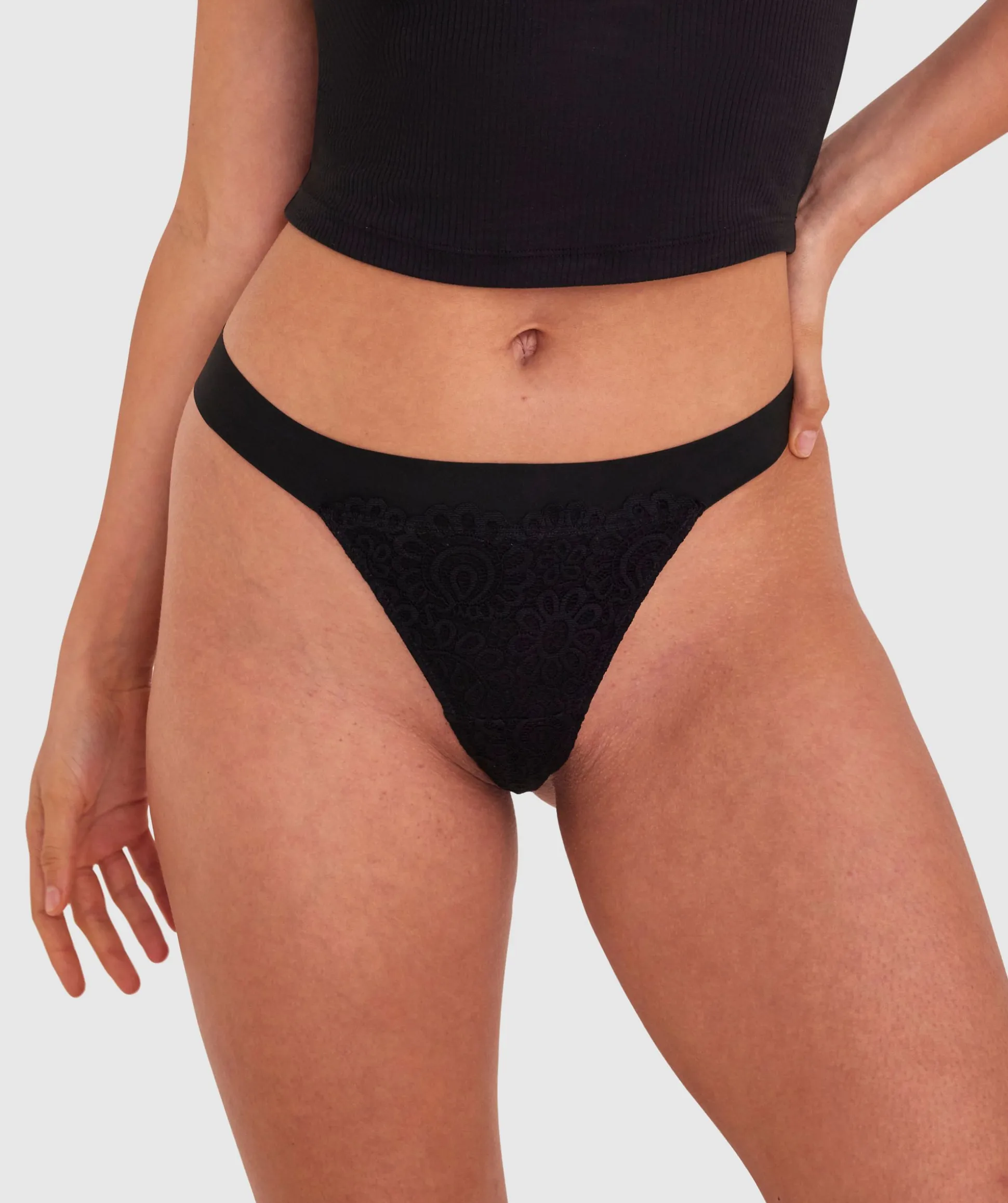 Audrey V String - Black