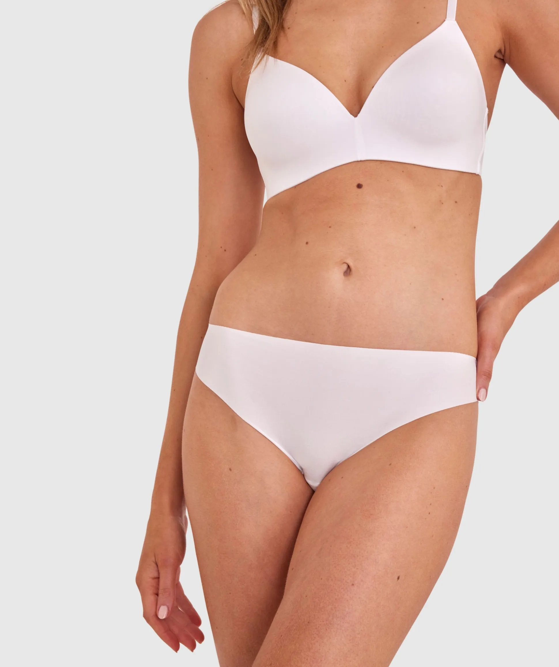 Smooth Comfort Lace Bikini Knicker - Ivory